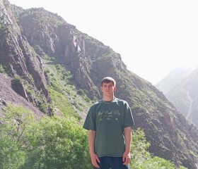 Maksim, 20, Bishkek
