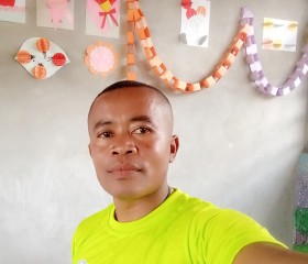 Letsira, 43, Mananara