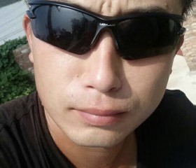 JJ, 29, Barrie