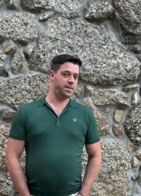 José из Guimarães 34 года