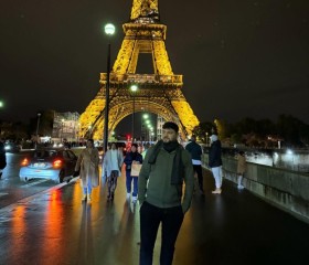Lorenzo, 25, Rome