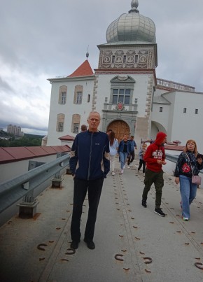 виктор