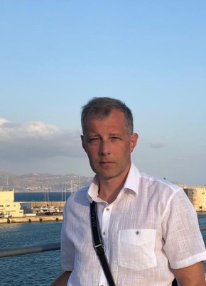 Денис из Санкт-Петербурга 52 года
