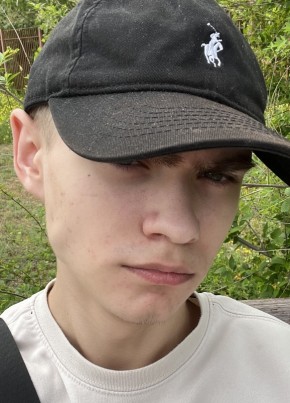 иван из Черняховска 19 лет