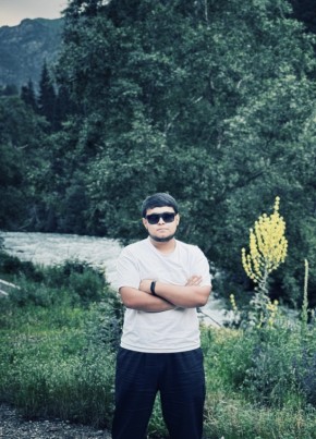 Умар из Бишкека 19 лет