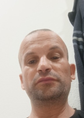 Muamer, 46, Bosnia and Herzegovina, Sarajevo