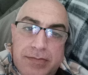Rchnsgle, 48, Los Angeles