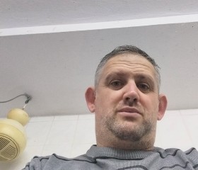 Mirion, 42, Chaidari
