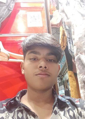 Meraj, 18, India, Mumbai