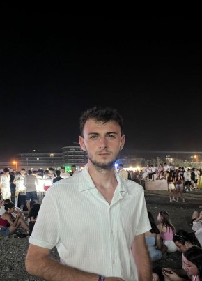 Mustafa из Adana 21 год