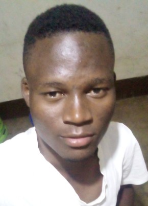 Gidy, 18, Tanzania, Dar es Salaam