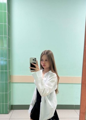 Bella, 18, United States of America, Washington D.C.