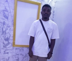 Michael, 30, Foumban