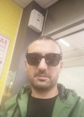 Omar Yilmaz, 37, Türkiye Cumhuriyeti, İstanbul