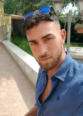 Max, 27, Repubblica Italiana, Copertino