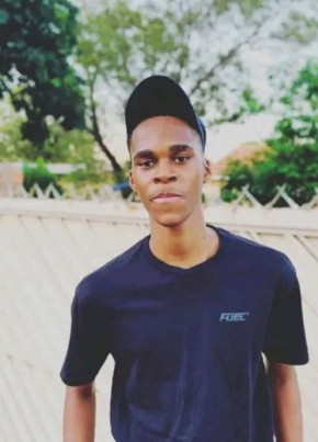 Kaosi, 19, Botswana, Mogoditshane