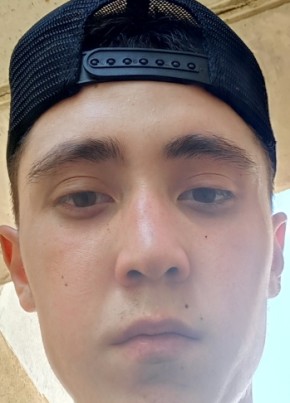 Malik Ivanovich R, 21, Russia, Saransk