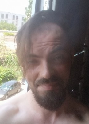 Alexandru, 33, Romania, Iași