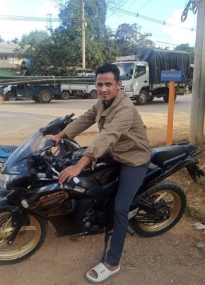 Yair yint из Rangoon 42 года