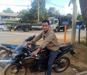 Yair yint, 42, Yangon