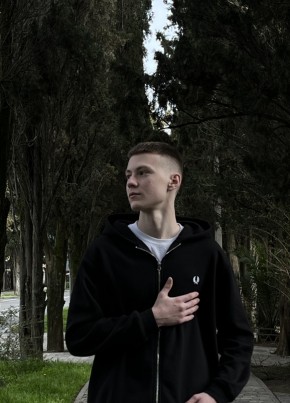 Павел из Джубги 19 лет