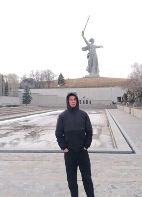 Максим из Самары 18 лет