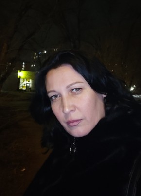 Она из Волгограда 44 года