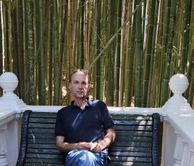 Oleg, 49, Adler