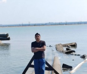 Radchab, 21, Los Angeles