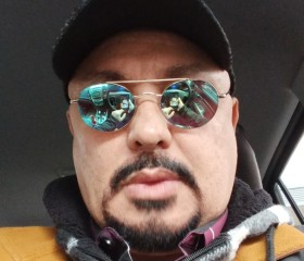 Alex, 45, Chicago