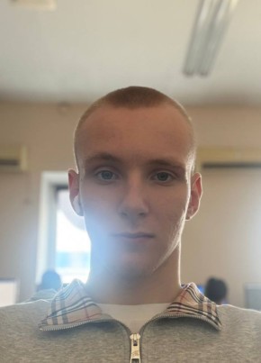 Дмитрий из Артема 18 лет