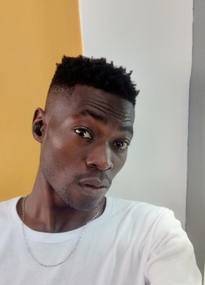 Amadjoda Moussa из Douala 25 лет