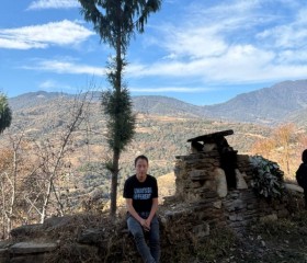 Yoe, 18, Thimphu