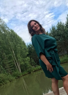 *Yuliya*, 49, Russia, Saint Petersburg