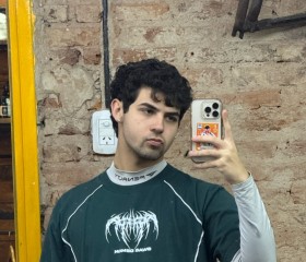 Tomas, 20, La Plata