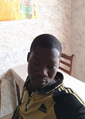 Moïse HOUETO из Cotonou 21 год