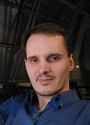 Денис из Саратова 45 лет