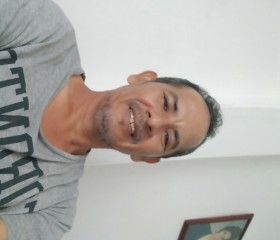 José, 57, Guayaquil