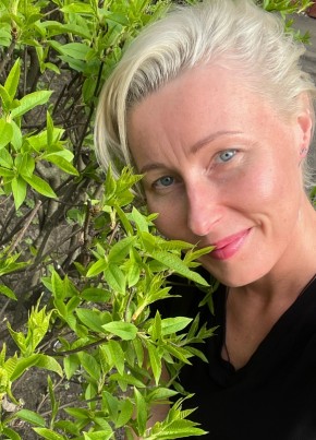Yuliana, 36, Russia, Saint Petersburg