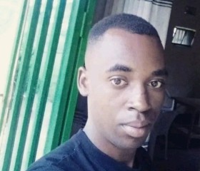 Iddi, 27, Kigali