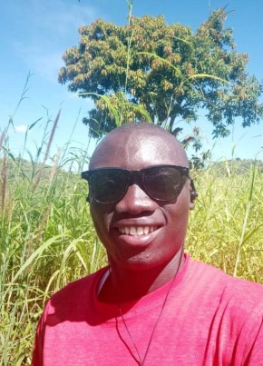 Patrick из Kampala 22 года