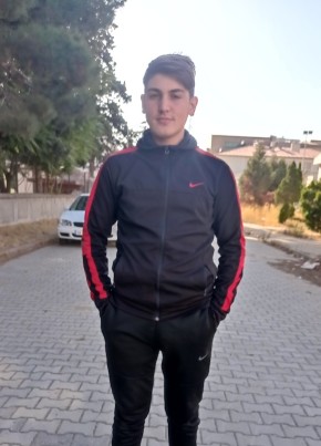 Mustafa Arslan, 19, Türkiye Cumhuriyeti, Kahramanmaraş