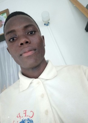 Habib castrole, 21, République du Bénin, Porto Novo
