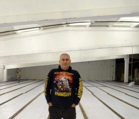 Slavik, 40, Budva