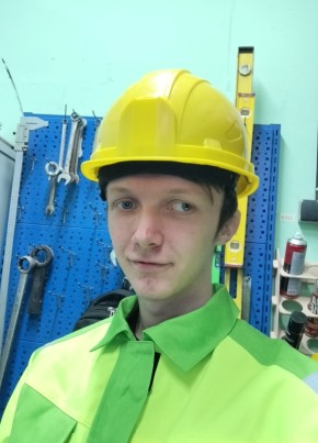 Максим из Мурманска 24 года