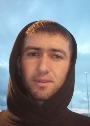 Усмон из Hayes 33 года