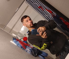 Josh, 26, Garden City (State of Kansas)