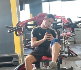 Vadim, 18, Bucharest