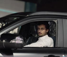 مغرم بلبنات, 18, Aden