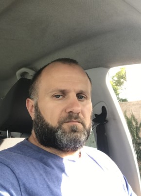 Ero, 41, République Française, Nîmes